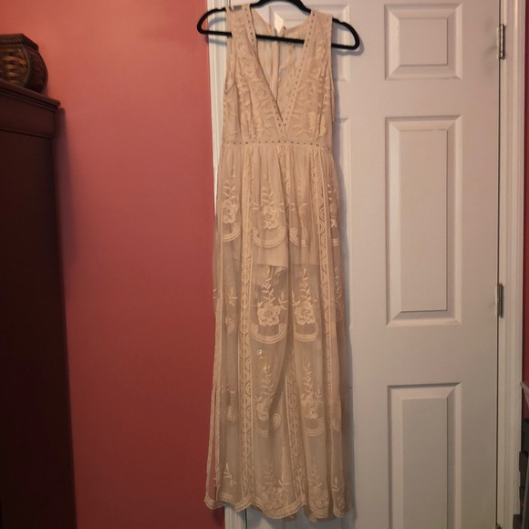 Lace dress - Picture 2 of 2